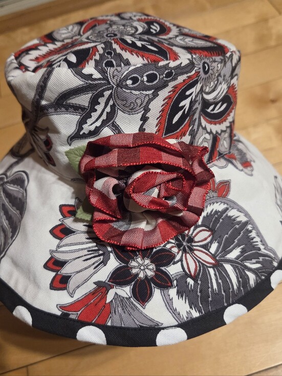 Accessories - Reversible Bucket Hat With Rose Pin